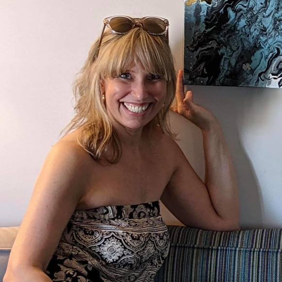 Meet your Posher, Julie - Picture 1 of 1